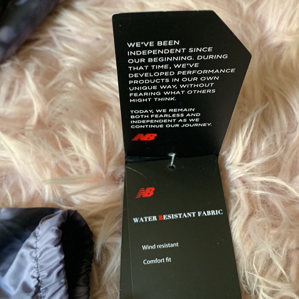NB Athletic Amplified Windbreaker - Picture 4 of 5